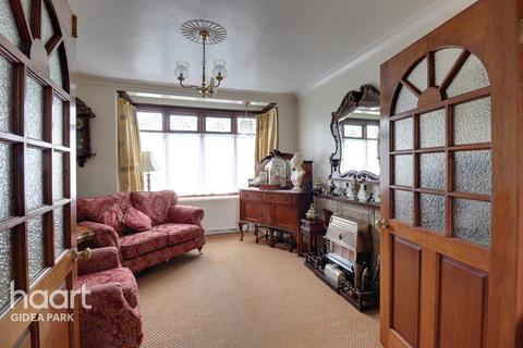 13 Heath Park Road, Romford, RM2 5UB