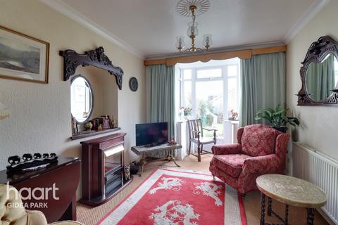 13 Heath Park Road, Romford, RM2 5UB