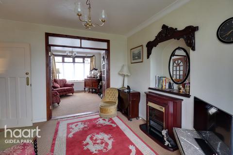 13 Heath Park Road, Romford, RM2 5UB