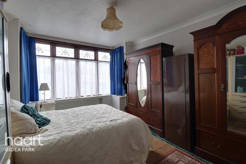 13 Heath Park Road, Romford, RM2 5UB