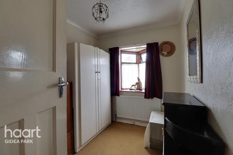 13 Heath Park Road, Romford, RM2 5UB
