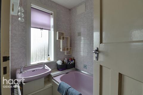 13 Heath Park Road, Romford, RM2 5UB