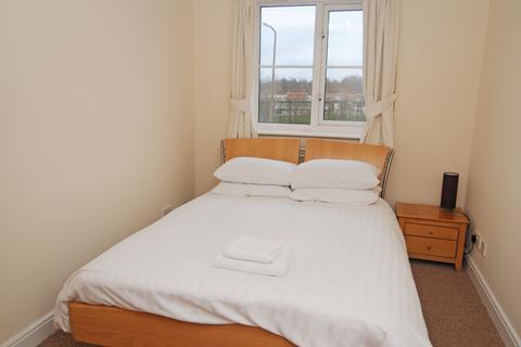 2 bedroom flat to rent, Pullman Court, Central Maidenbower, Crawley