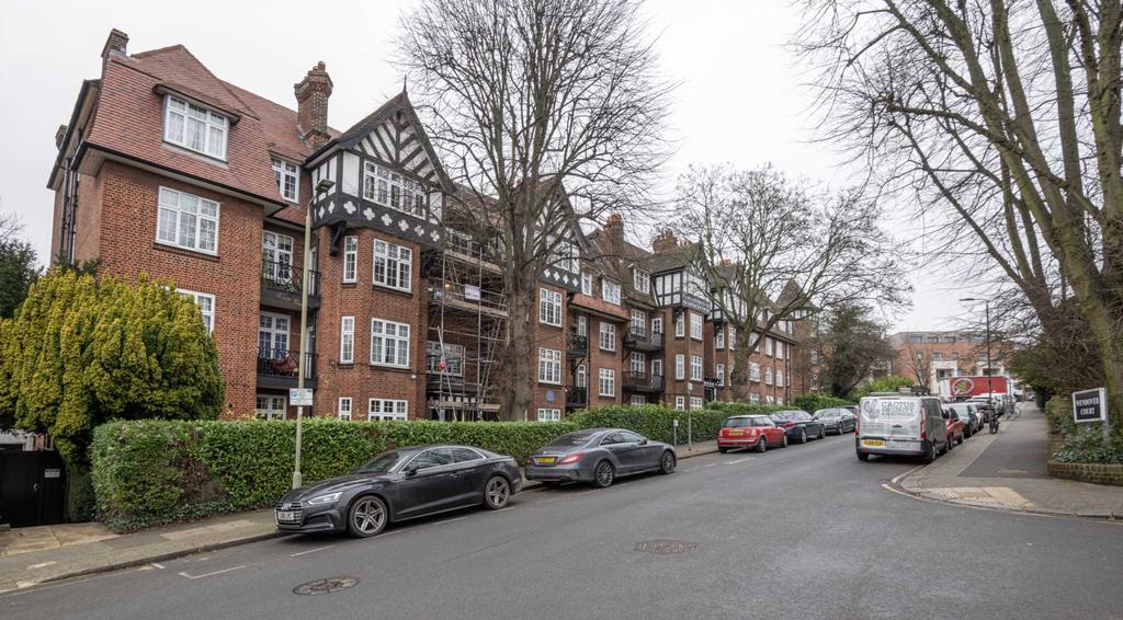 Finchley Road, London 2 bed flat £475,000