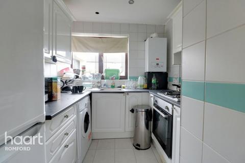 2 Selsdon Close, Romford, RM5 3JL