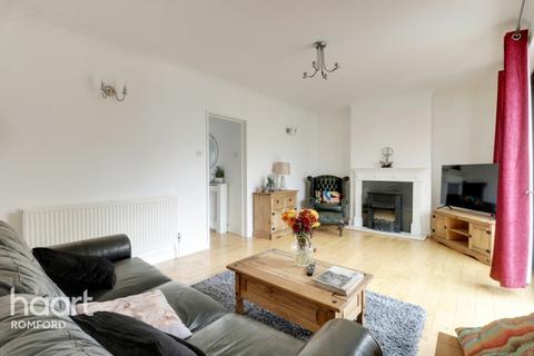 2 Selsdon Close, Romford, RM5 3JL
