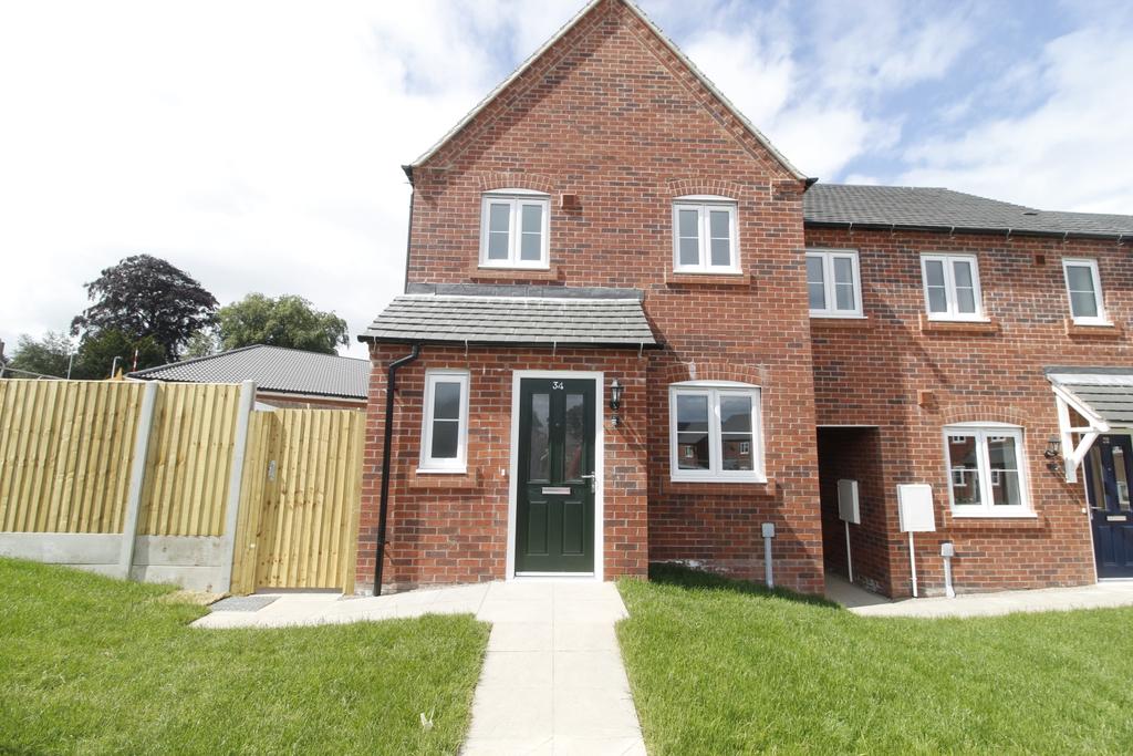 34 Wray Drive, Pontesbury, Shrewsbury... 3 bed end of terrace house £850 pcm (£196 pw)