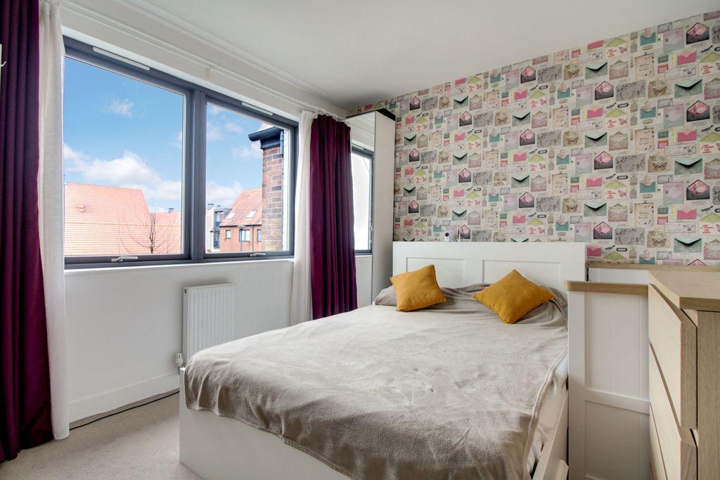 Bedroom 1 (Double)