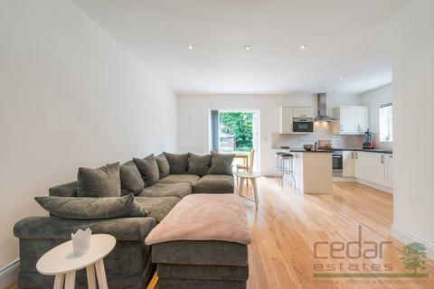 2 bedroom flat to rent, Hoveden Road, Cricklewood NW2