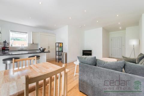2 bedroom flat to rent, Hoveden Road, Cricklewood NW2