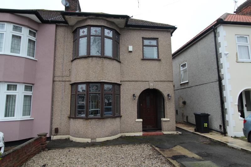 Norwood Avenue Romford RM7 0QJ 3 bed terraced house £1,600 pcm (£369 pw)