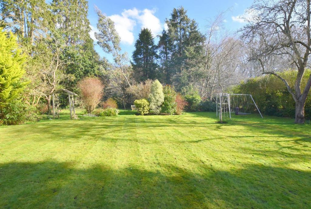 Ockham Road North, East Horsley, KT24 4 bed detached house £1,750,000