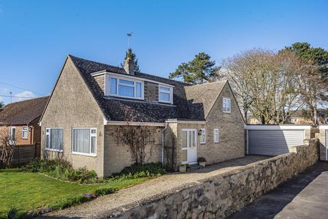Sideways Arkell Avenue, Carterton, OX18 3BS