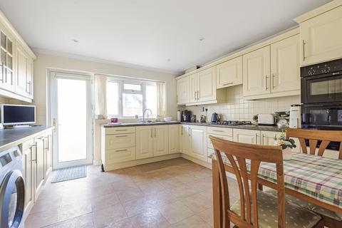 Sideways Arkell Avenue, Carterton, OX18 3BS