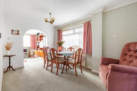 Sideways Arkell Avenue, Carterton, OX18 3BS