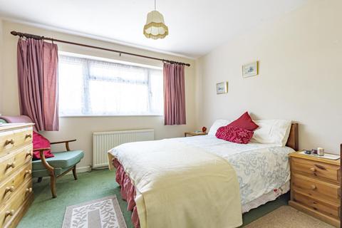 Sideways Arkell Avenue, Carterton, OX18 3BS