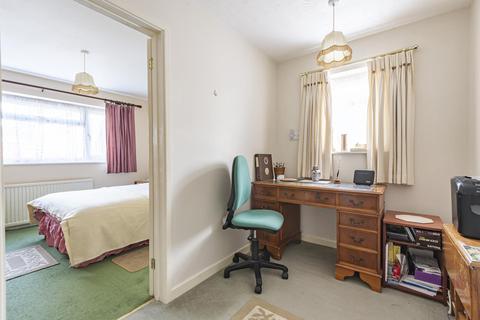 Sideways Arkell Avenue, Carterton, OX18 3BS