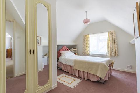 Sideways Arkell Avenue, Carterton, OX18 3BS