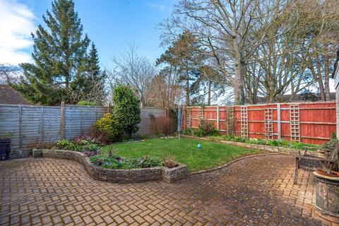 Sideways Arkell Avenue, Carterton, OX18 3BS