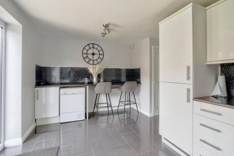 25 Birchwood Grove, Middlesbrough, TS6 0GE