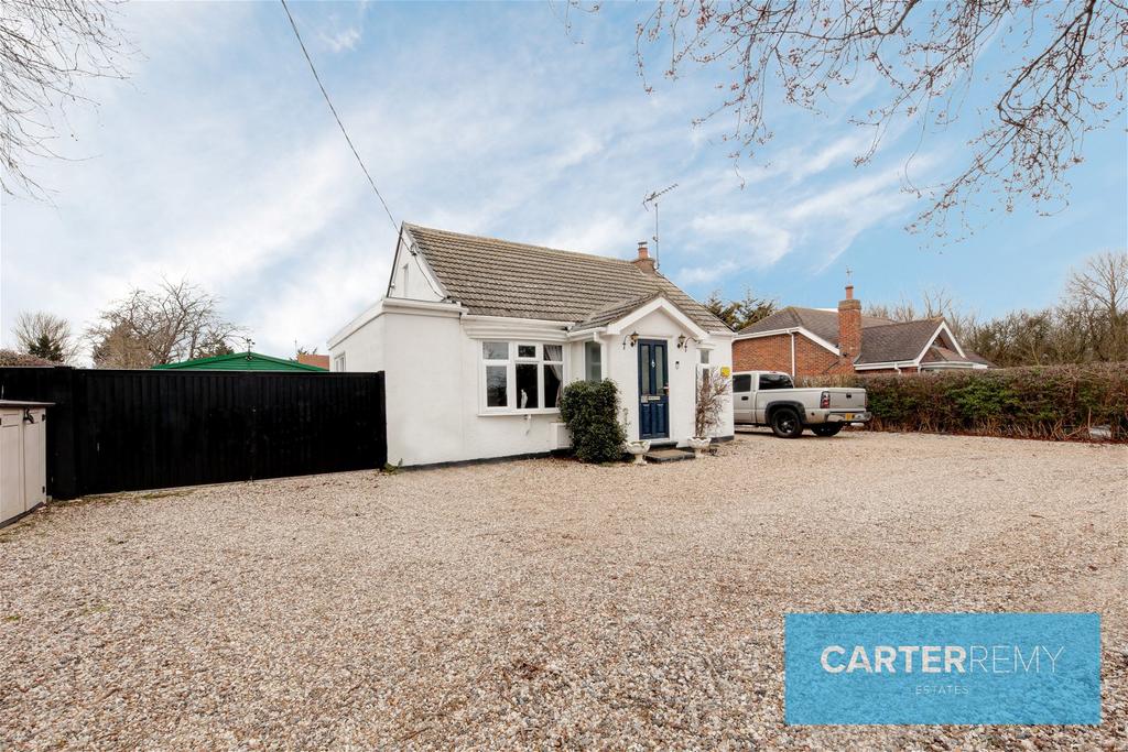 Osborne Road, Bowers Gifford, Basildon, SS13 2 bed detached bungalow