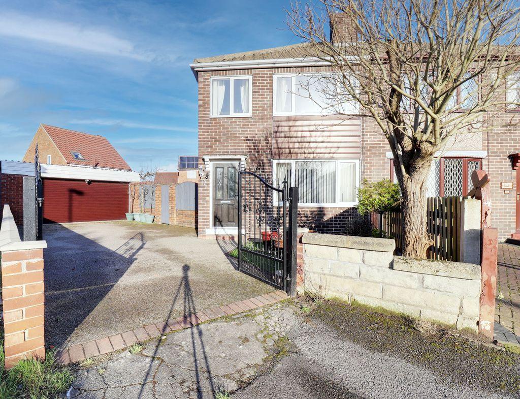 Lynwood Close, Streethouse, Pontefract WF7 6BX 3 bed semidetached
