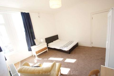 1 bedroom in a house share to rent, York Road, Southend On Sea SS1