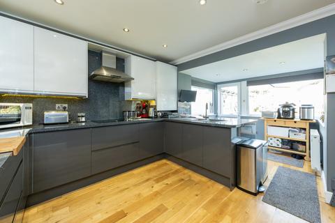 2 Coralbank, Rattray, Blairgowrie, PH10 7EN