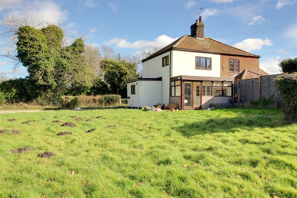 Fustyweed, Elsing, Dereham, Norfolk... 2 bed semidetached house £750 pcm (£173 pw)
