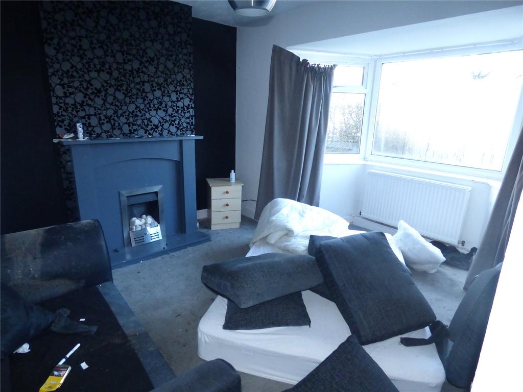 Kenyon Way, Little Hulton... 3 bed semidetached house £85,000