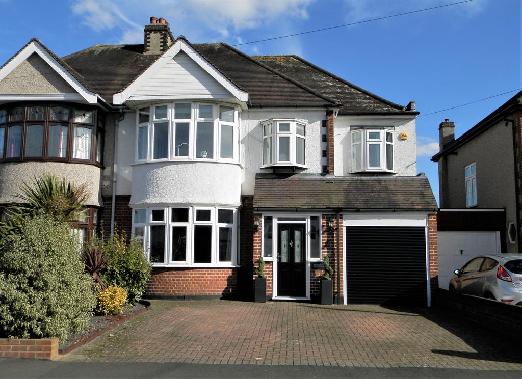 Sycamore Avenue, Upminster RM14 4 bed semidetached house £900,000