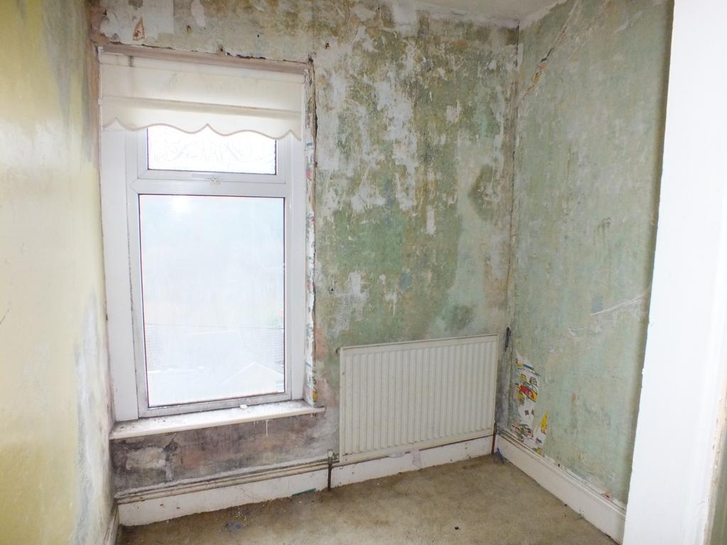 Richmond Road, Six Bells, Abertillery. NP13 2PQ 4 bed terraced house