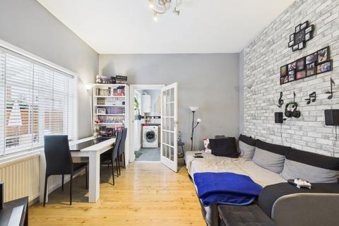 2 bedroom maisonette to rent, Ferndale Road, Ashford, Middlesex, TW15