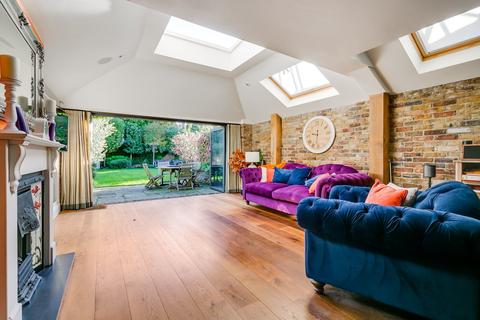 68 Chestnut Grove, London, SW12 8JJ