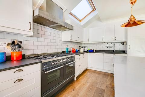 68 Chestnut Grove, London, SW12 8JJ