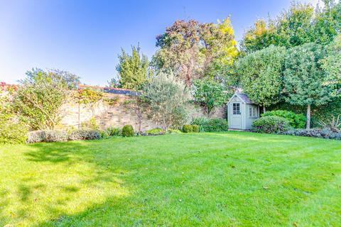 68 Chestnut Grove, London, SW12 8JJ