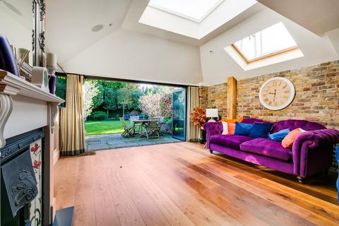 68 Chestnut Grove, London, SW12 8JJ
