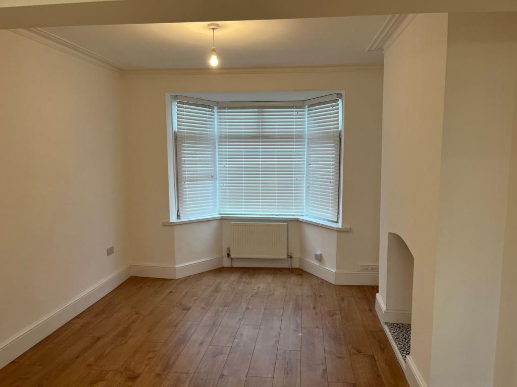 98 Manor Road Manselton Swansea 3 bed house £800 pcm (£185 pw)