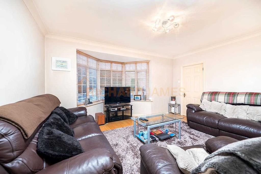 Thornbury Gardens, Borehamwood 3 bed semidetached house £625,000