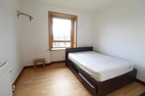 2 bedroom flat to rent, Seaforth Road, Top Floor, AB24