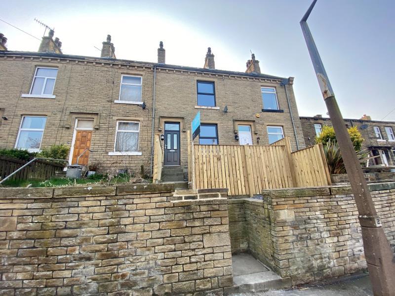 Dockfield Terrace, Shipley, West Yorkshire, BD17 7AW 3 bed terraced