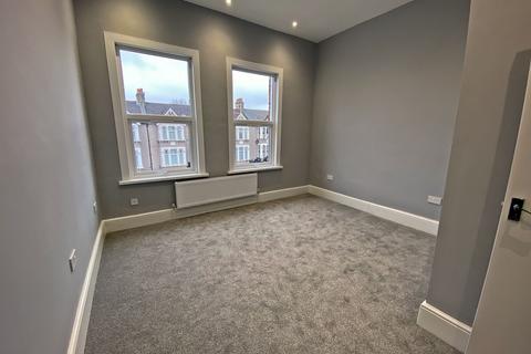 Flat 4, 86 Aldborough Road South, Ilford, IG3 8EY