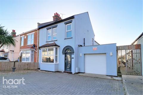 101 Hall Lane, Walton On The Naze, CO14 8HW