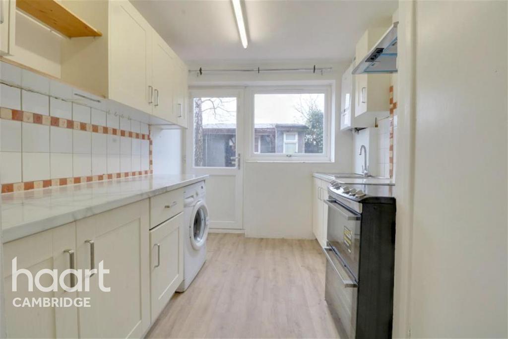 Meadow Court, Ditton Fields, Cambridge 2 bed flat £1,100 pcm (£254 pw)