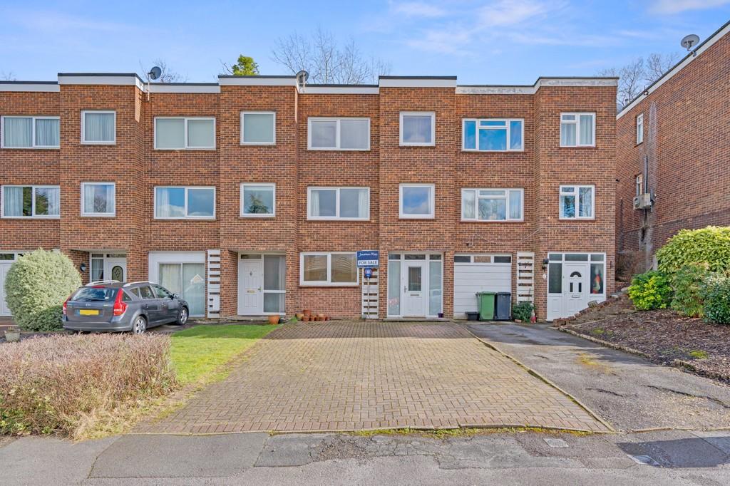 Ashdown Close, Chandler's Ford 4 bed terraced house £450,000