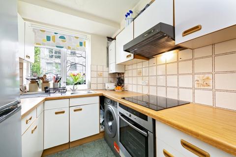2 bedroom flat for sale, Quintock House, Broomfield Road, Kew, Richmond, Surrey TW9