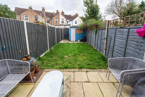 19 Beddington Grove, Wallington, SM6 8LB