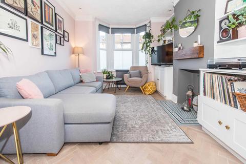 19 Beddington Grove, Wallington, SM6 8LB