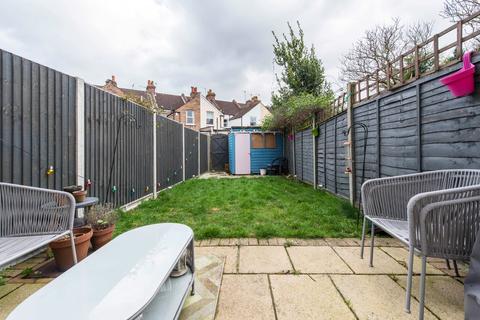 19 Beddington Grove, Wallington, SM6 8LB