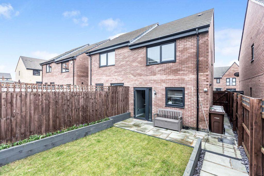 Earl Street, Fitzwilliam, Pontefract WF9 5FJ 2 bed semidetached house